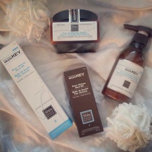 SarynaKey Curl Line - That Girl in the Red Coat